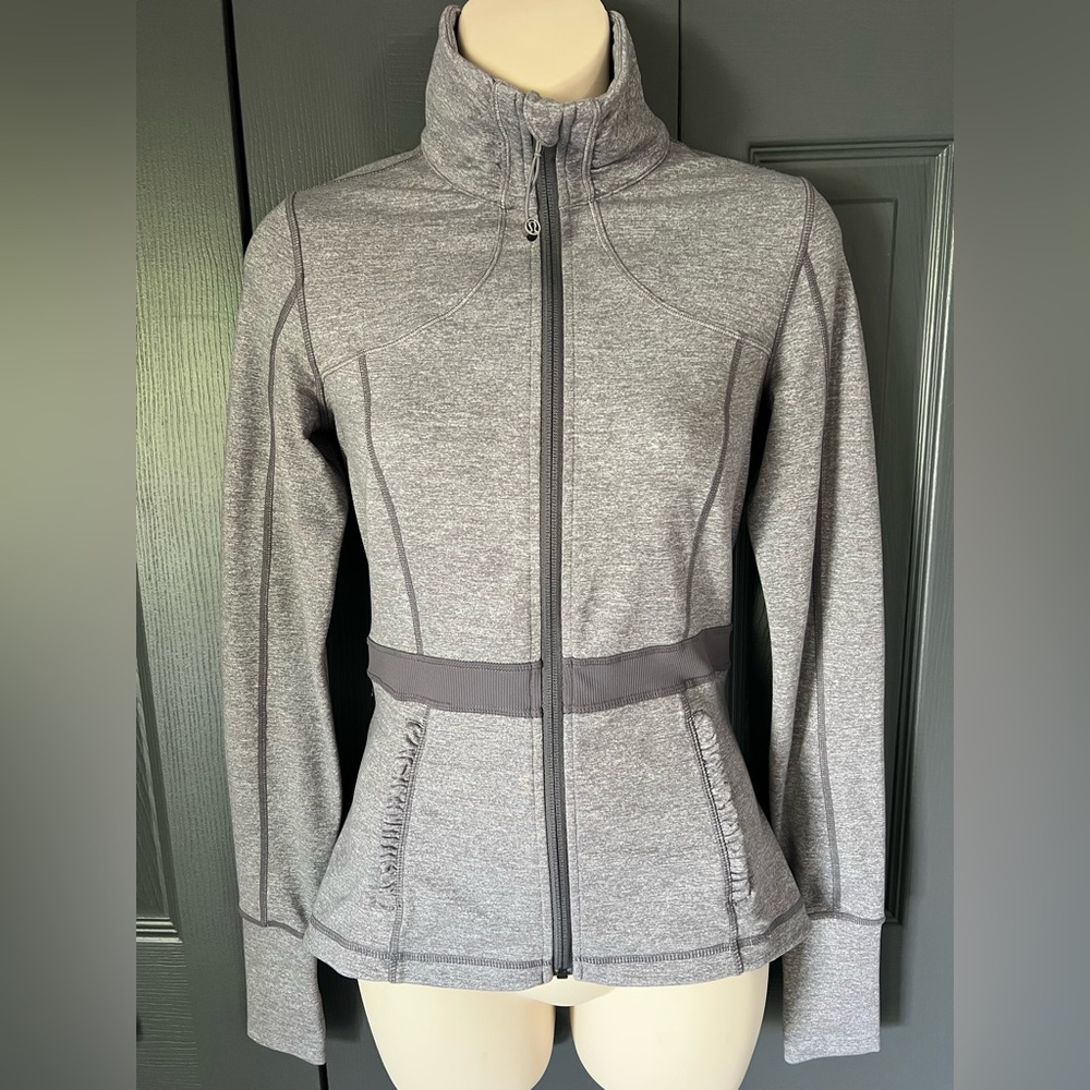 L-57 🍋Lululemon🍋 RARE Define Peplum Riding Jacket. GORGEOUS